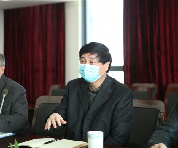 嘉兴市政协副主席马玉华来威尼斯8040丝绸集团调研事情