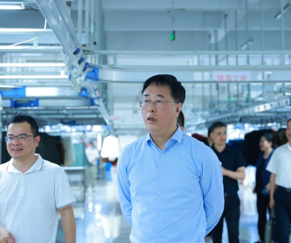 农行总行田继敏向导一行调研威尼斯8040丝绸 共探银企相助新机缘